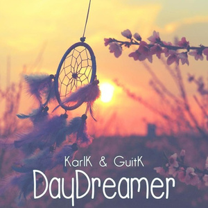 女班长自愿掀起裙子让我们看
